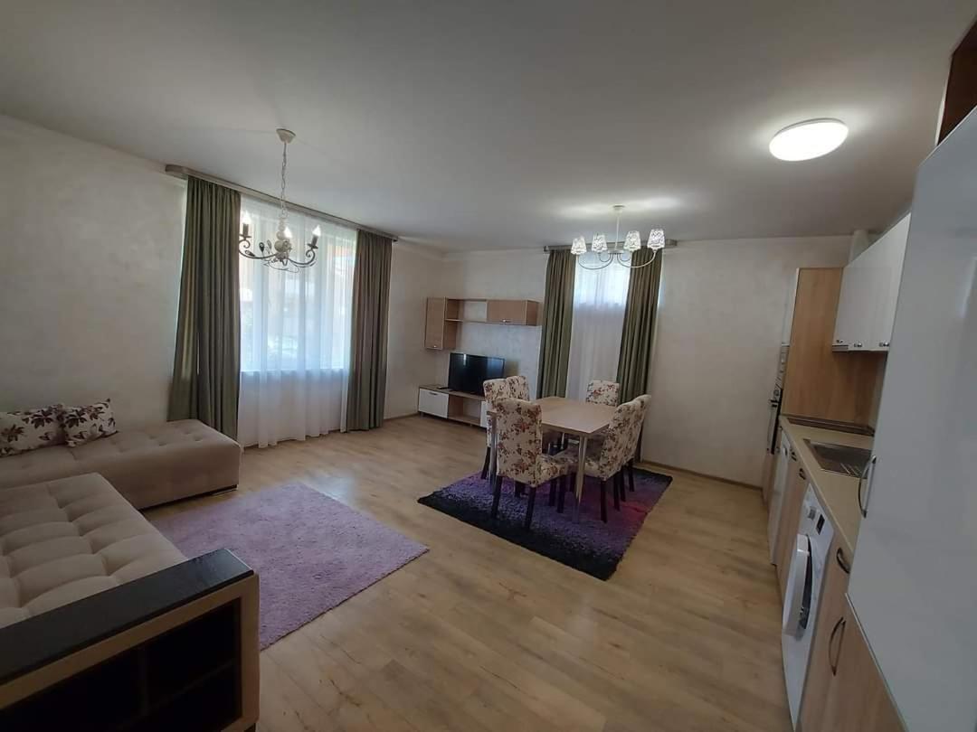 South Coast Apartments Шумен Екстериор снимка